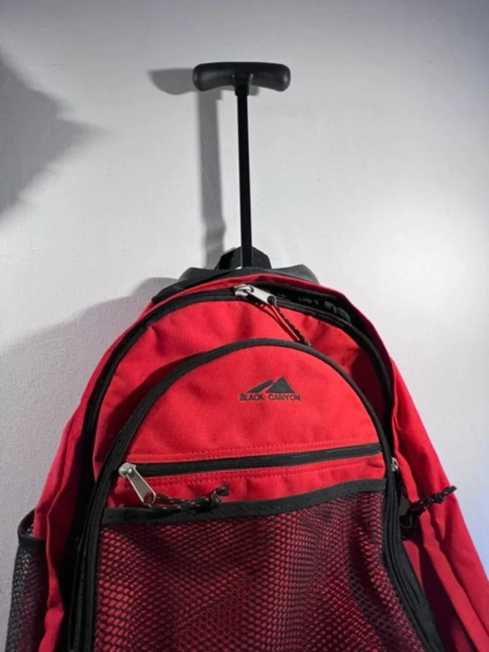 Vintage BLACK CANYON Red & Black Backpack rolling with shoulder pads‎ 2000's